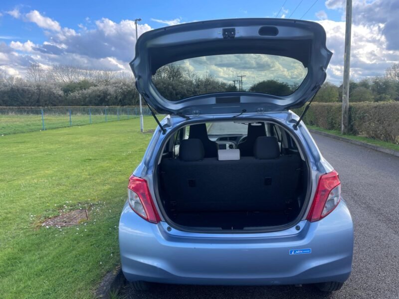 Toyota Vitz 2013 FJ62 HZP