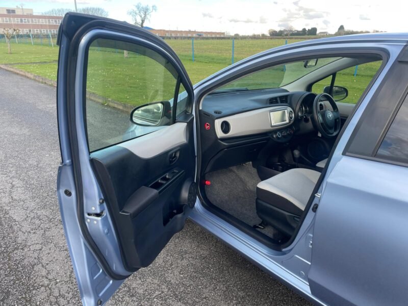 Toyota Vitz 2013 FJ62 HZP