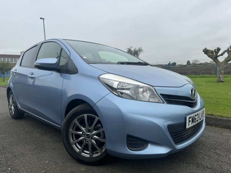 Toyota Vitz Blue FM63 LVY