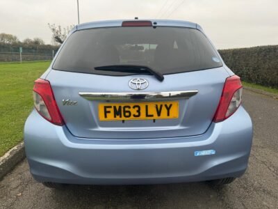 Toyota Vitz Blue FM63 LVY