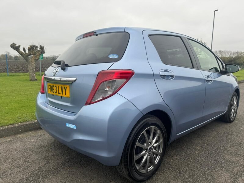 Toyota Vitz Blue FM63 LVY