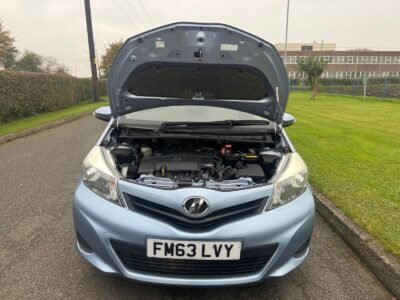 Toyota Vitz Blue FM63 LVY